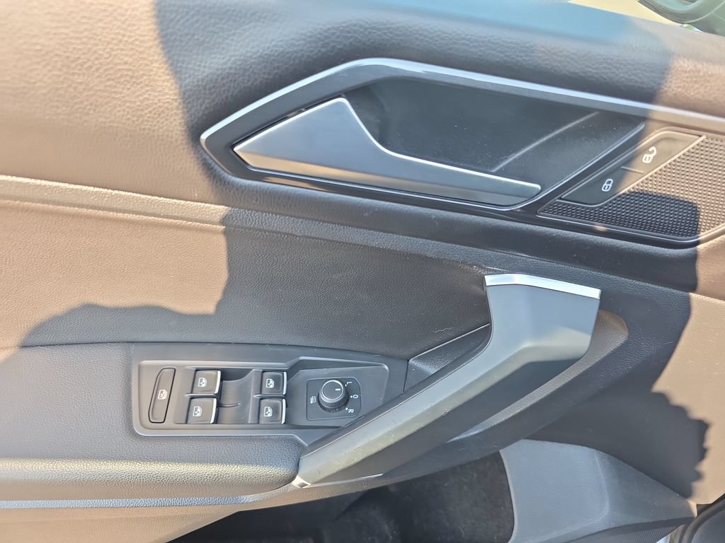 Used 2018 Volkswagen Tiguan SE AWD/4WD image 18