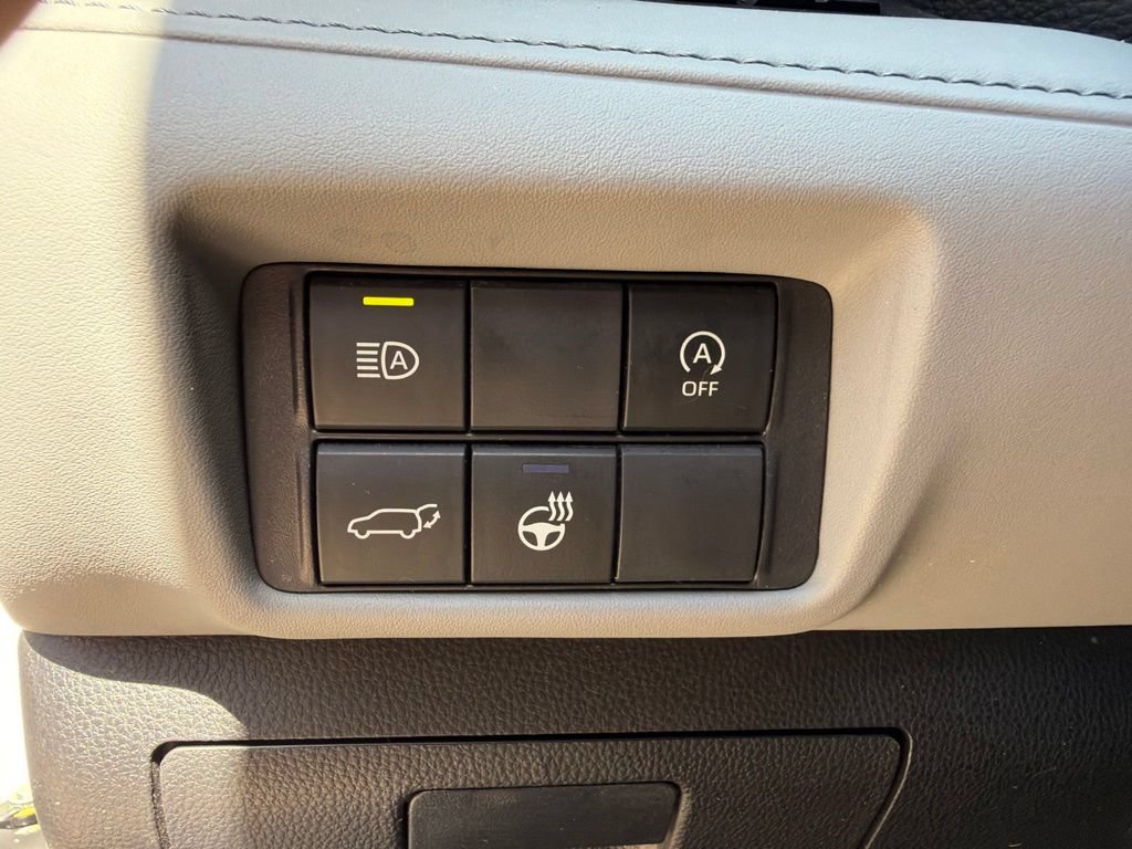 Used 2023 Toyota Highlander Limited FWD image 28
