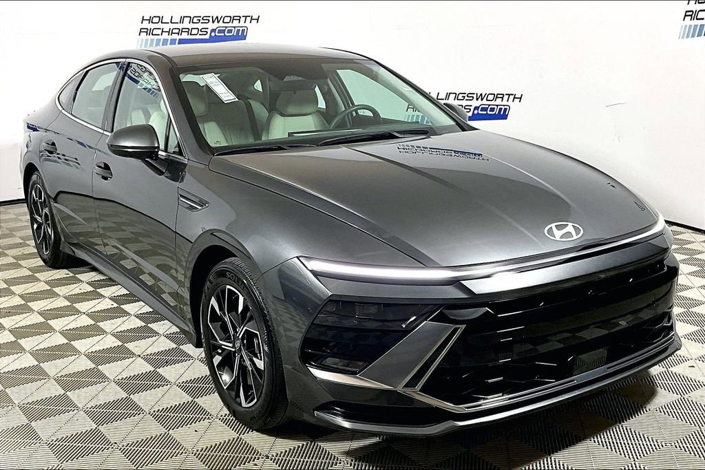 Used 2025 Hyundai Sonata SEL FWD image 3