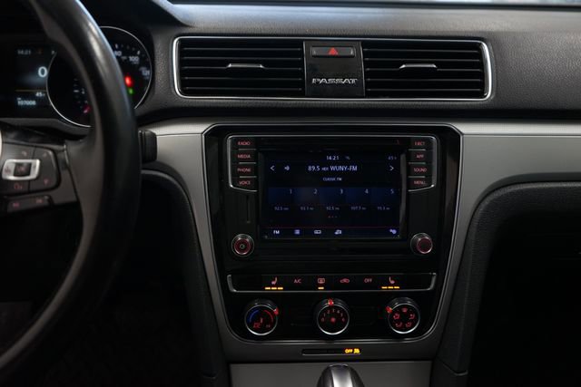 Used 2019 Volkswagen Passat 2.0T Wolfsburg image 22