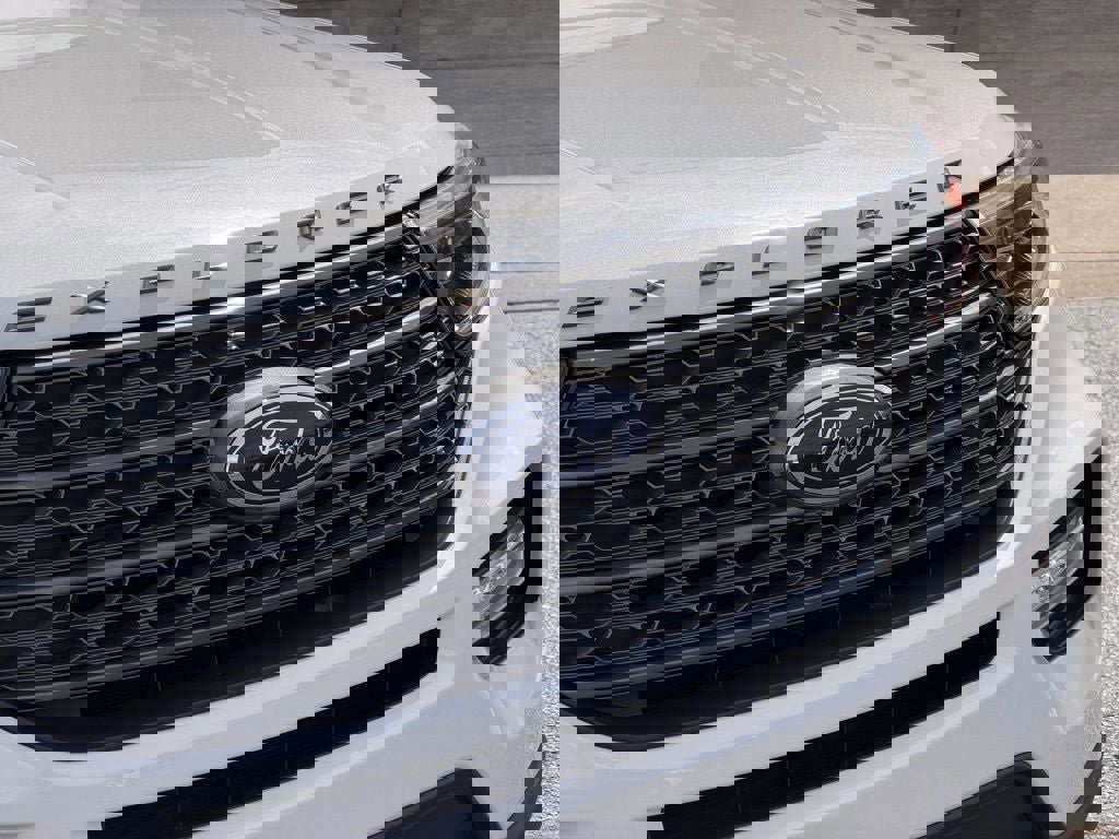 Certified 2022 Ford Explorer XLT w/ Equipment Group 202A image 8