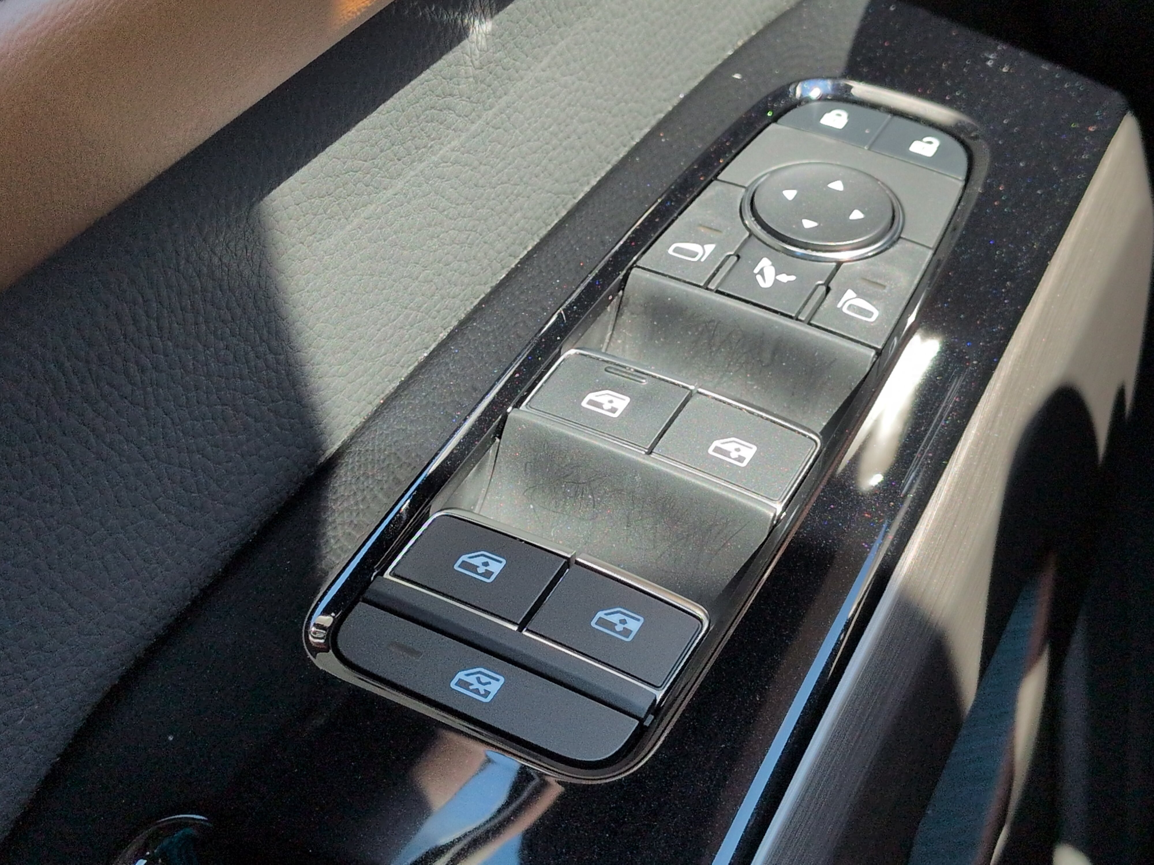 Used 2025 Nissan Pathfinder Platinum FWD image 22
