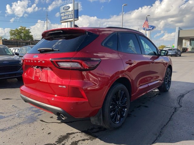 Certified 2024 Ford Escape ST-Line Elite w/ Premium Technology Package image 3