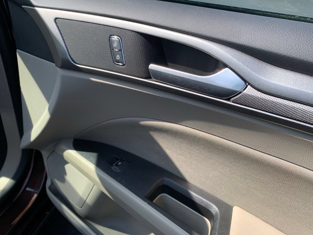 Certified 2019 Ford Fusion SE FWD image 39