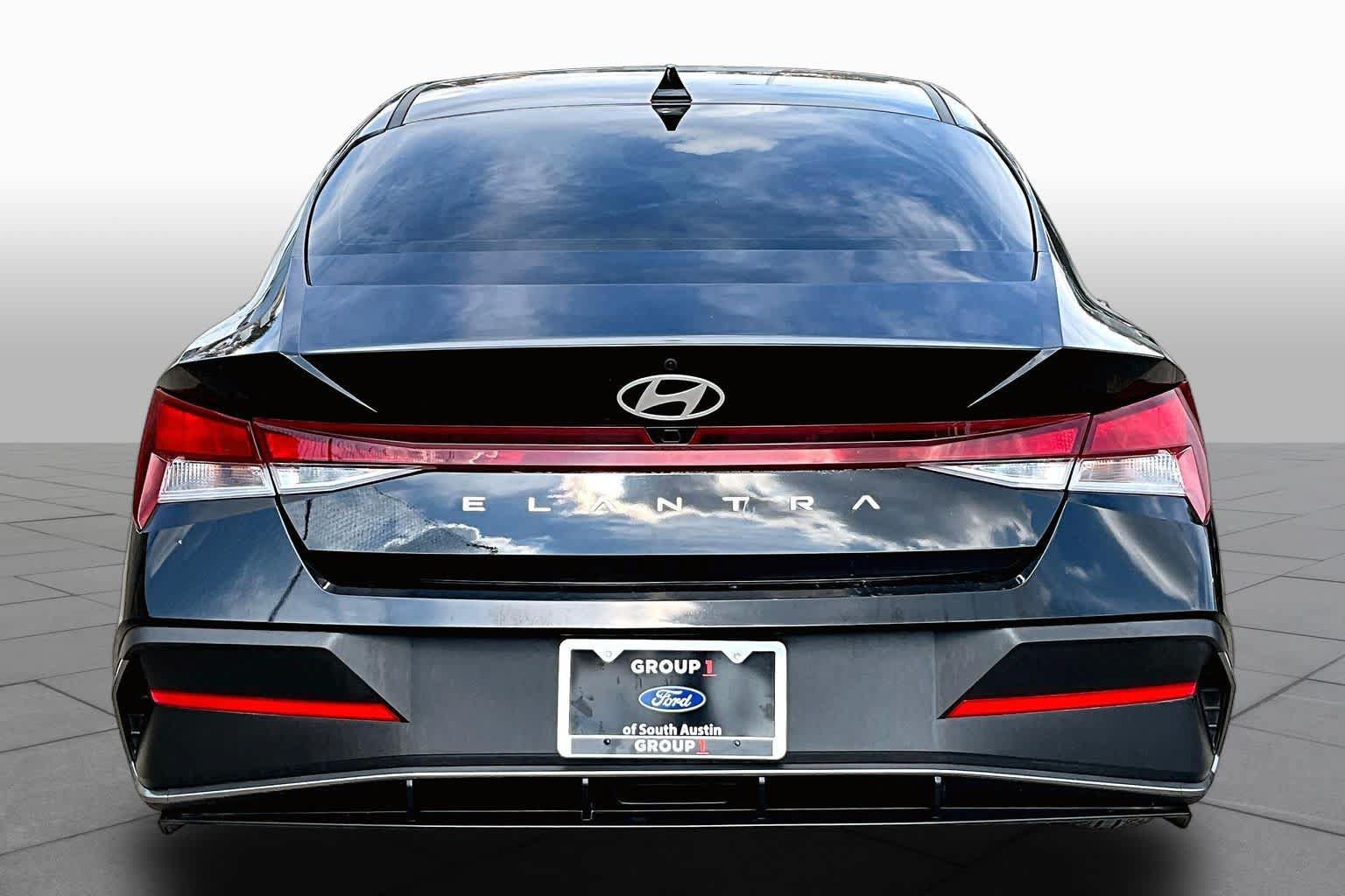 Used 2024 Hyundai Elantra SEL FWD image 5