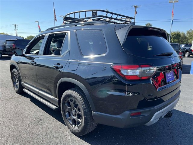 Used 2025 Honda Pilot TrailSport image 3