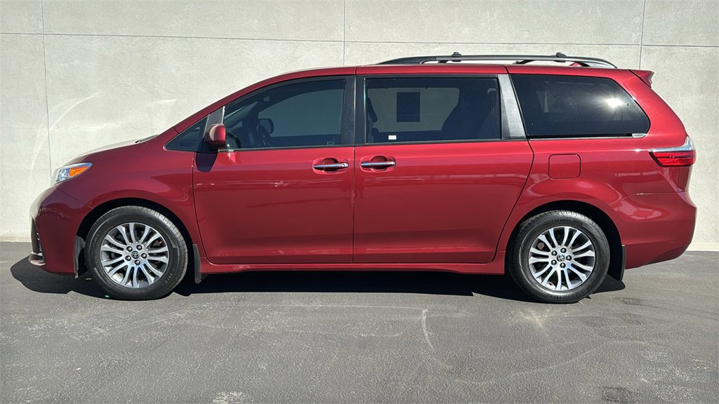 Used 2020 Toyota Sienna XLE w/ XLE Navigation Package image 4