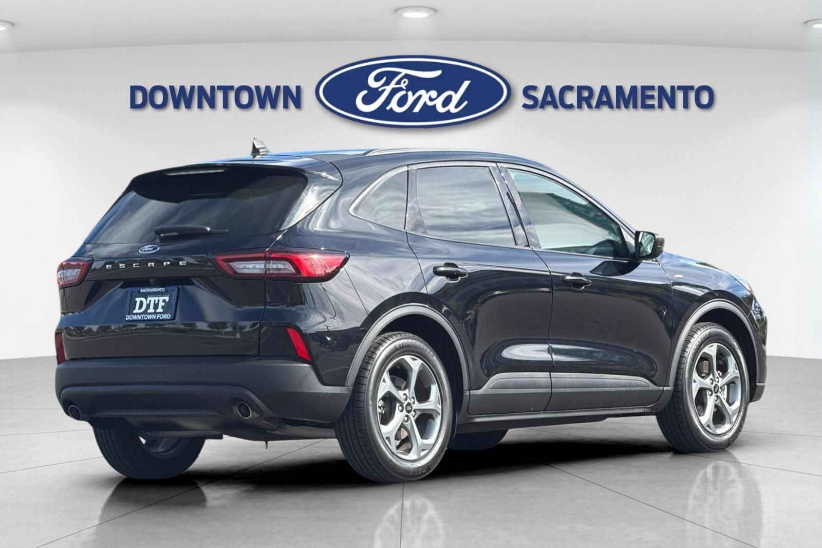 Certified 2025 Ford Escape ST-Line FWD image 3