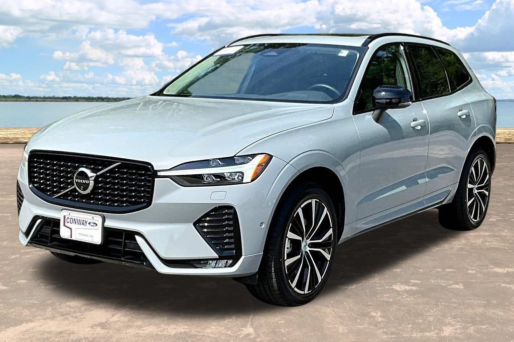 Used 2025 Volvo XC60 B5 Plus AWD/4WD image 4