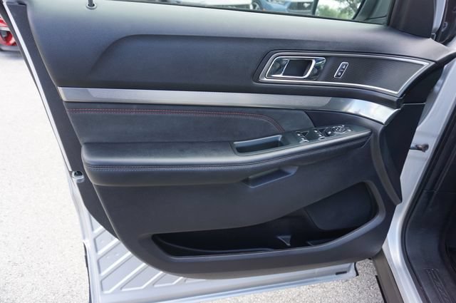 Certified 2019 Ford Explorer XLT w/ Equipment Group 202A FWD image 25