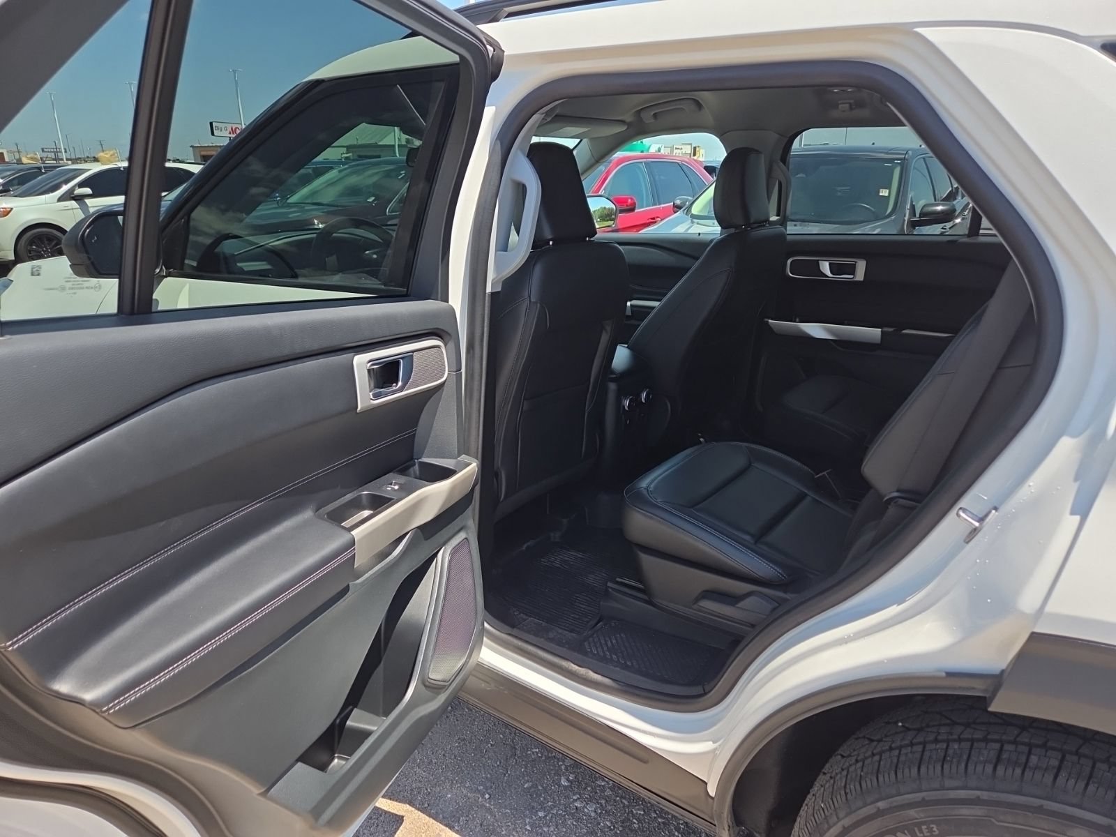 Certified 2022 Ford Explorer XLT w/ Equipment Group 202A AWD/4WD image 38