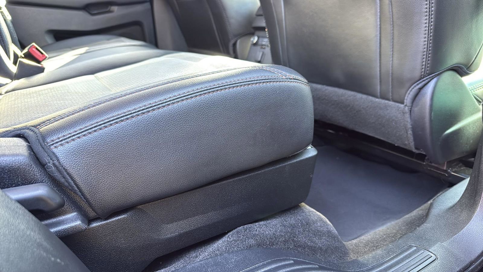 Certified 2017 Ford Explorer XLT w/ Equipment Group 202A image 27