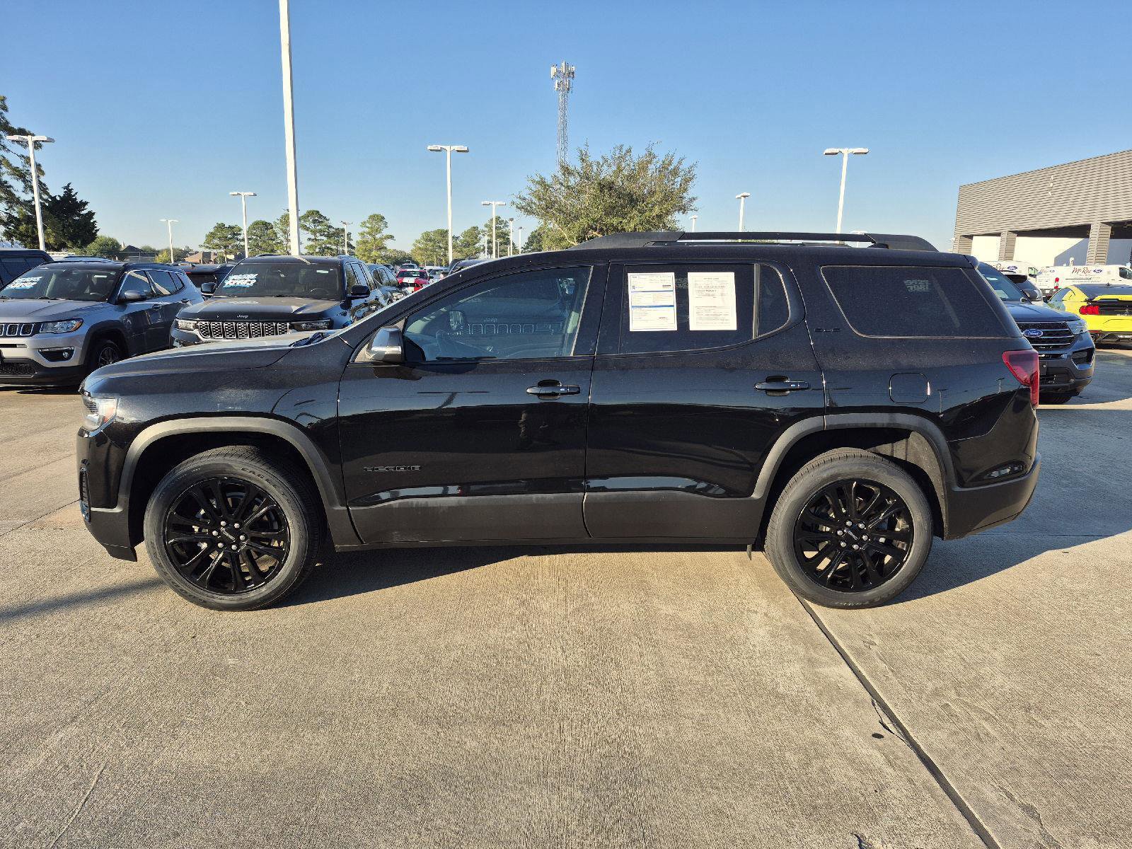 Used 2023 GMC Acadia SLE w/ Driver Convenience Package image 2