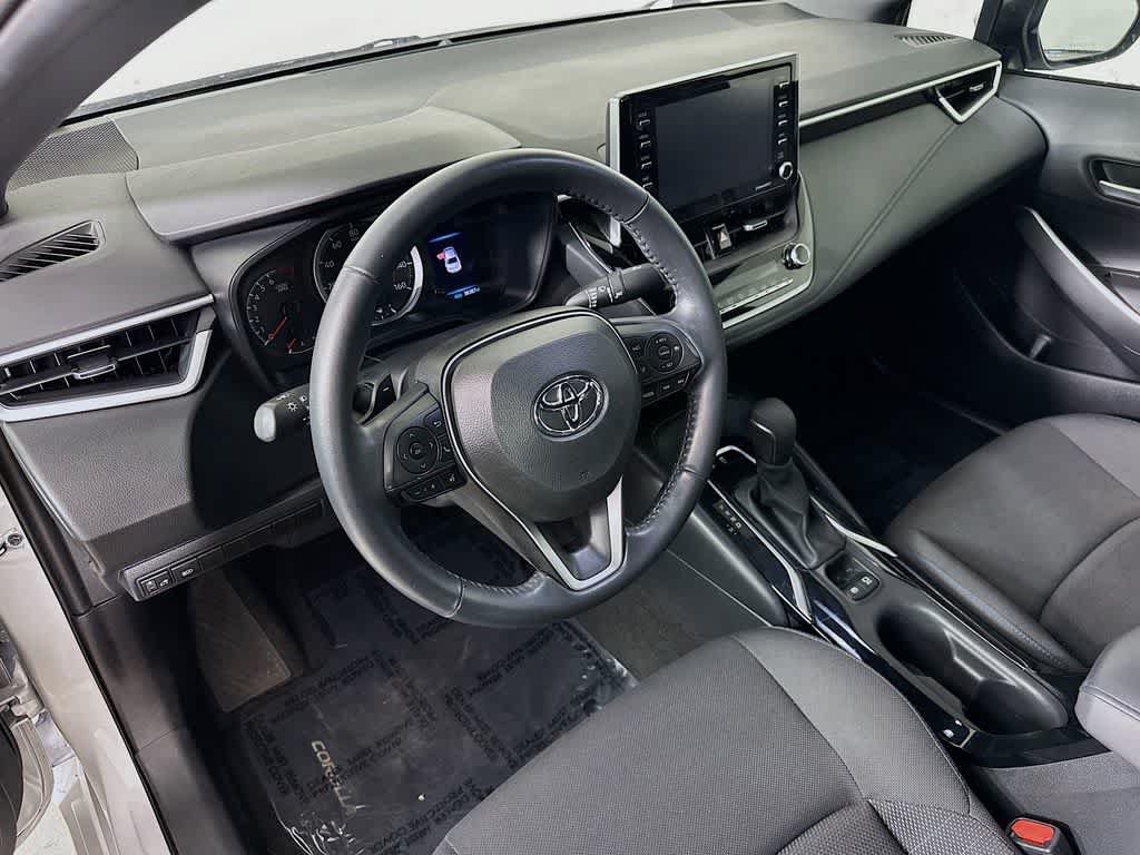 Used 2021 Toyota Corolla SE FWD image 2