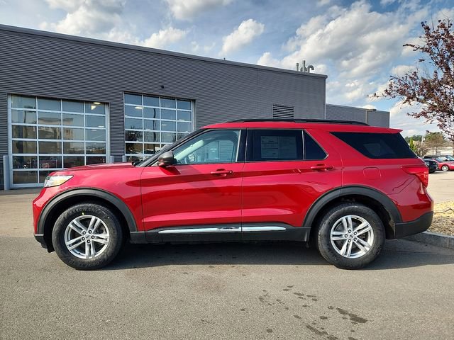 Certified 2021 Ford Explorer XLT w/ Equipment Group 202A AWD/4WD image 3