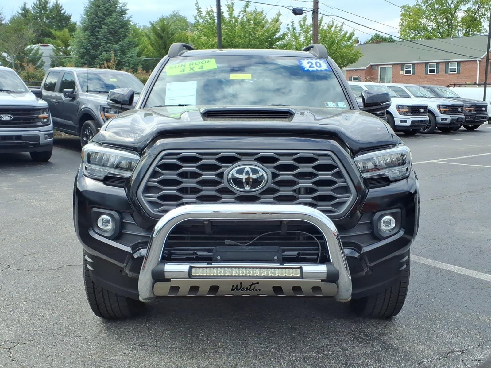 Used 2020 Toyota Tacoma TRD Sport w/ TRD Premium Sport Package AWD/4WD image 8