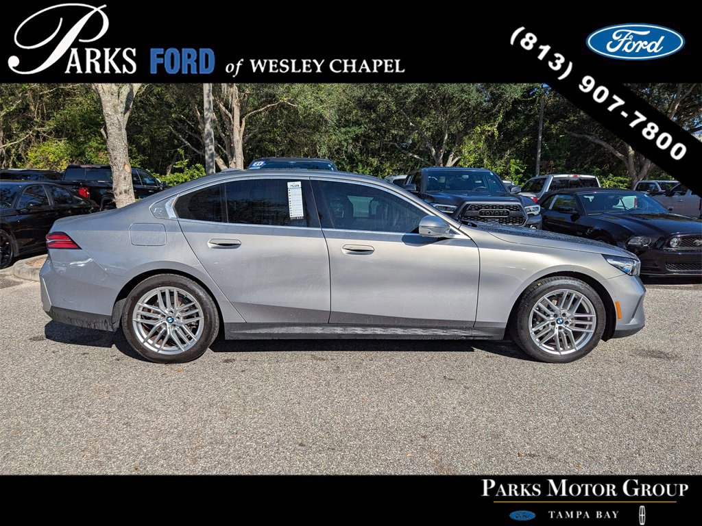 Used 2025 BMW 530i xDrive w/ Premium Package image 3