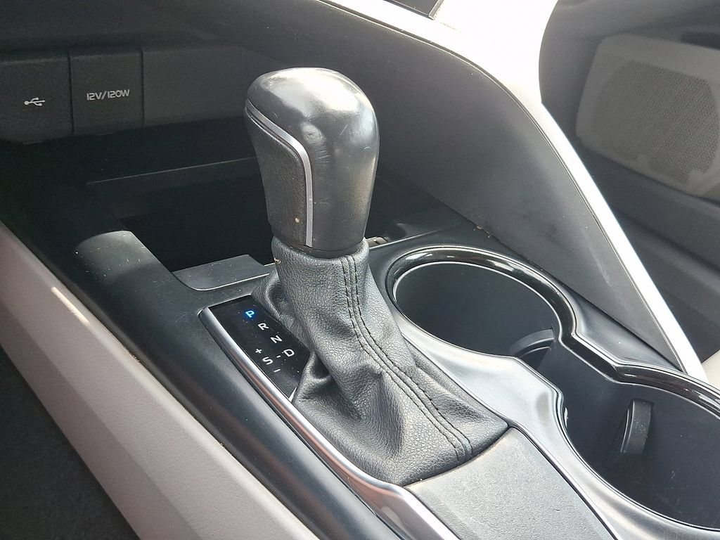 Used 2020 Toyota Camry SE FWD image 15