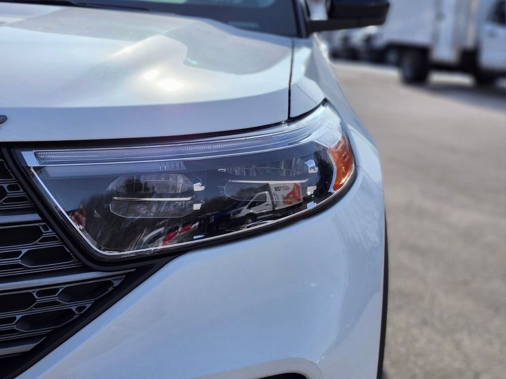 Certified 2022 Ford Explorer XLT w/ Equipment Group 202A image 10