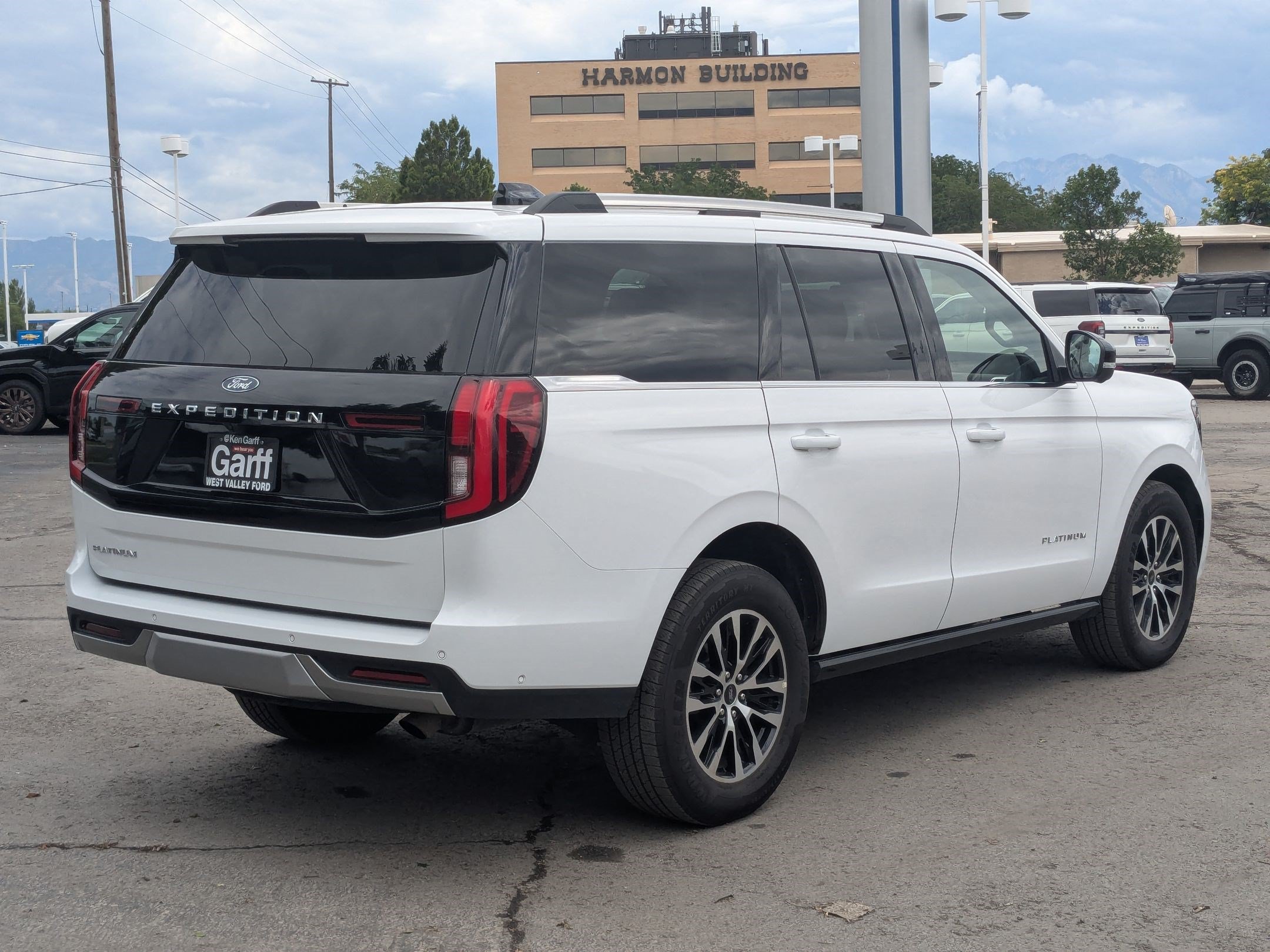 Certified 2025 Ford Expedition Platinum AWD/4WD image 3