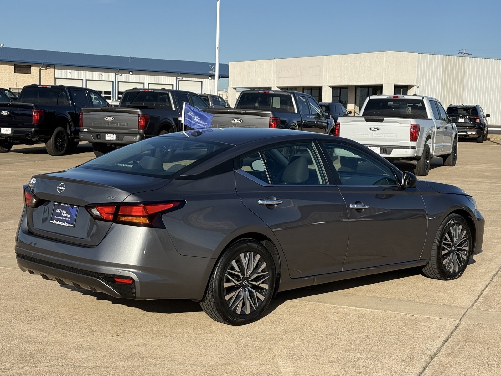 Used 2024 Nissan Altima 2.5 SV image 9