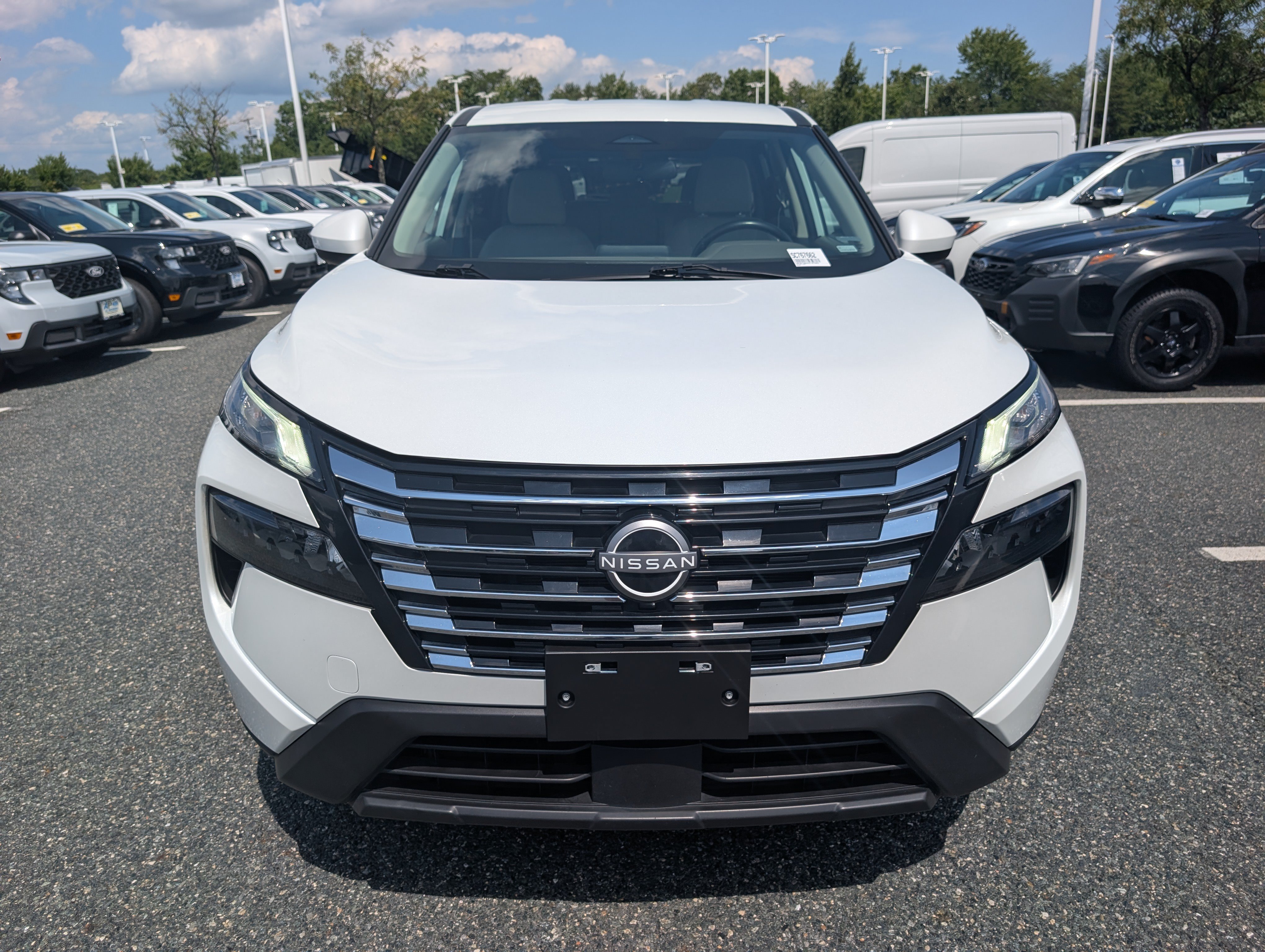 Used 2025 Nissan Rogue SV FWD image 8