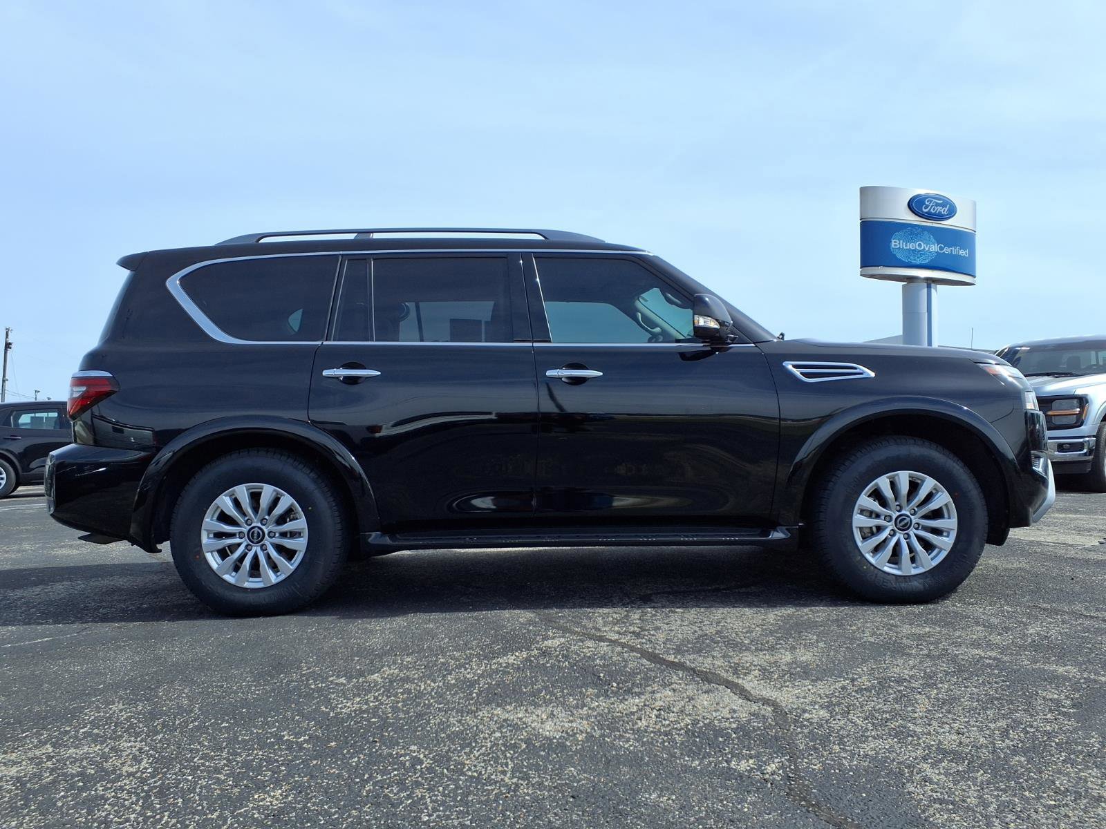 Used 2023 Nissan Armada SV w/ Cargo Package image 2