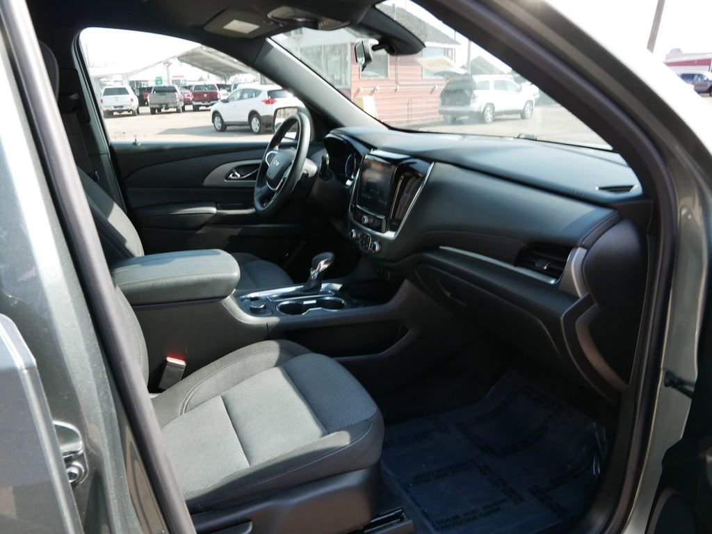 Used 2023 Chevrolet Traverse LT image 8