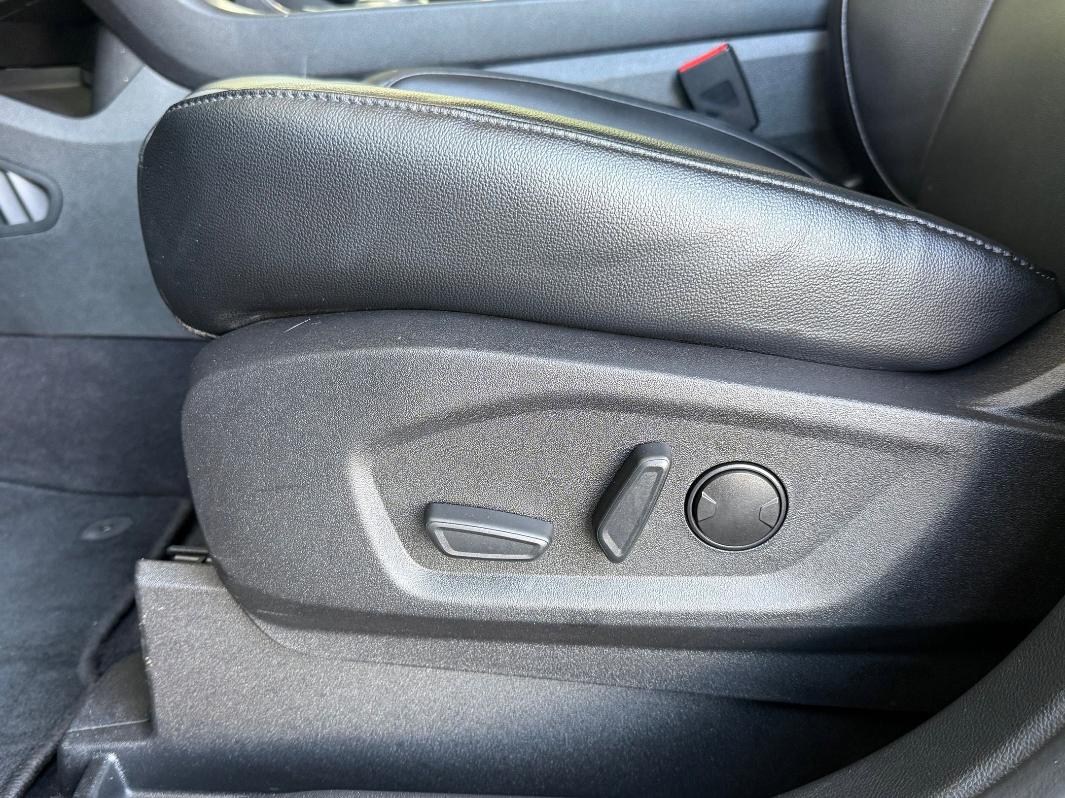 Certified 2022 Ford Edge Titanium w/ Cargo Accessory Package image 14