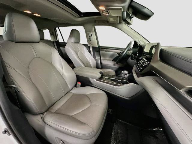 Used 2021 Toyota Highlander Limited FWD image 15