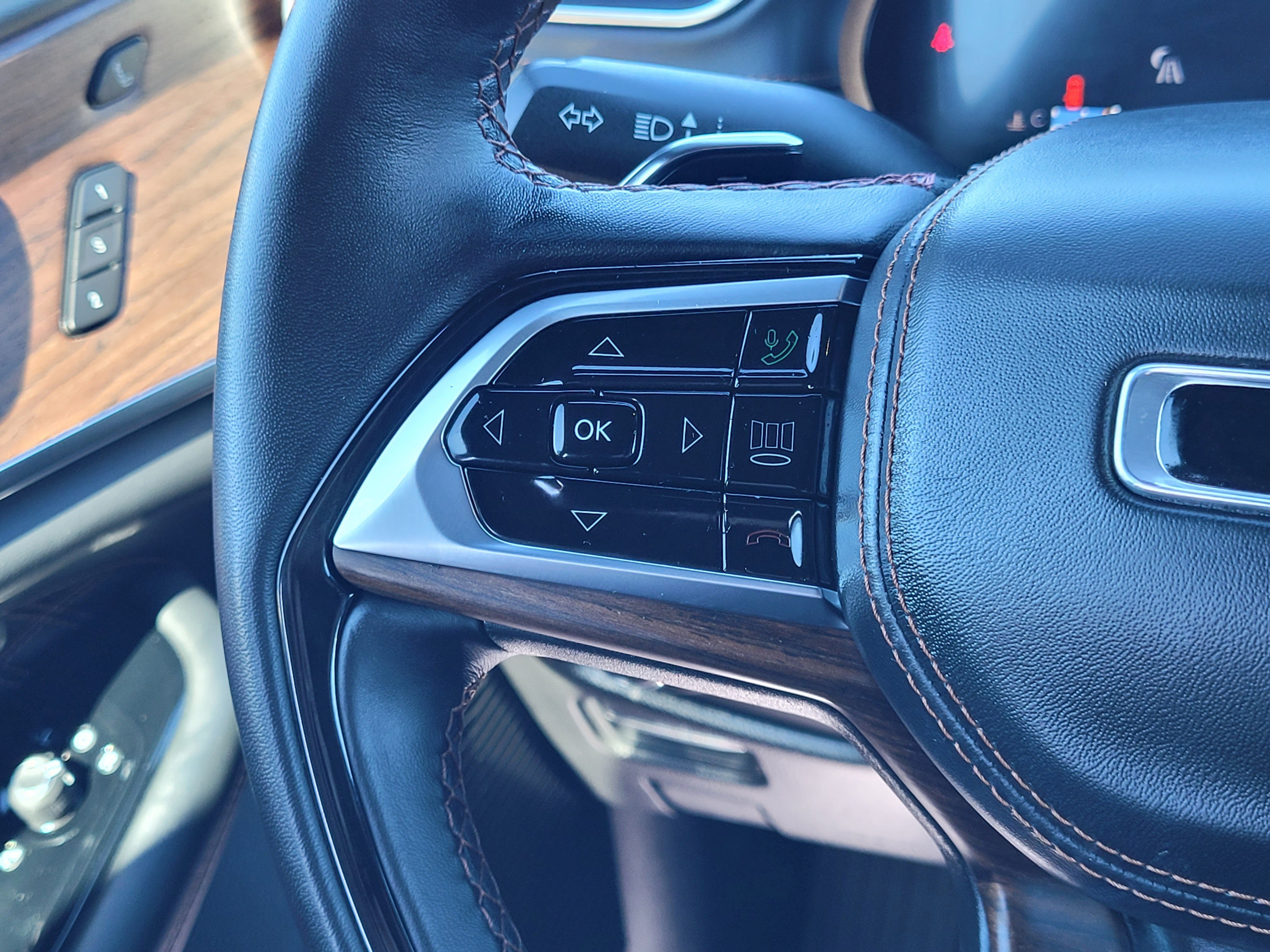 Used 2023 Jeep Grand Cherokee Summit w/ Adv Protech Group IV AWD/4WD image 14