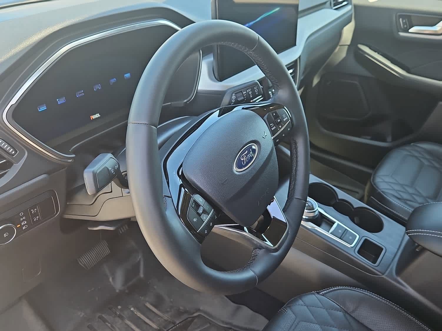Certified 2024 Ford Escape Platinum w/ Premium Technology Package image 7