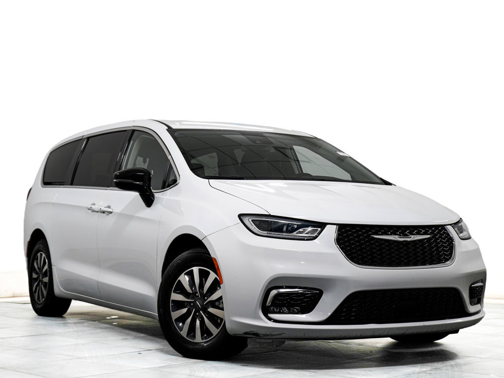 Used 2024 Chrysler Pacifica Limited