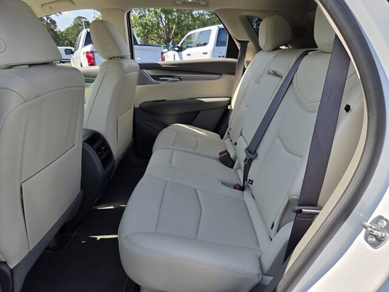 Used 2025 Cadillac XT5 Premium Luxury FWD image 12