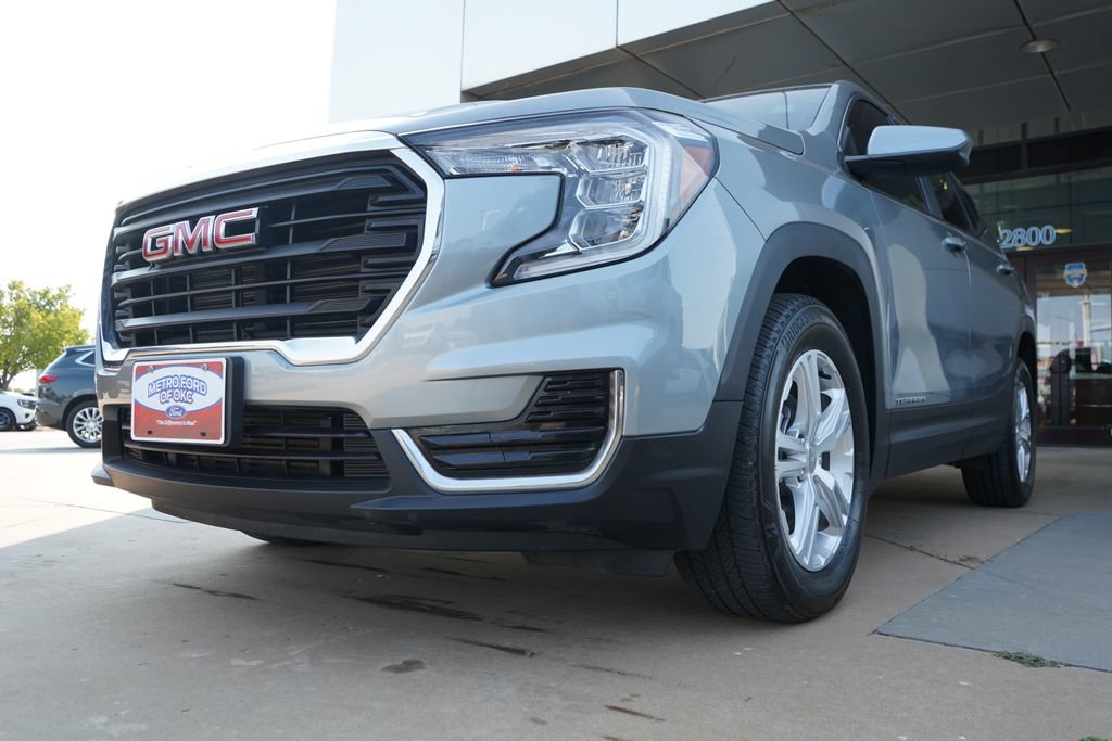 Used 2024 GMC Terrain SLE AWD/4WD image 4