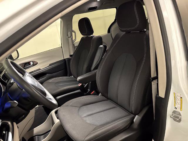 Used 2023 Chrysler Voyager LX FWD image 17