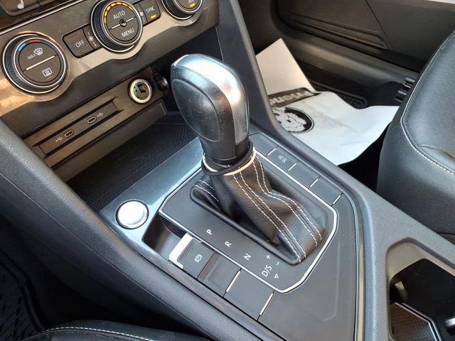 Used 2021 Volkswagen Tiguan SE w/ Panoramic Sunroof Package FWD image 27