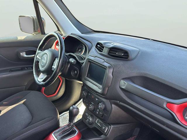 Used 2018 Jeep Renegade Trailhawk w/ Cold Weather Group II AWD/4WD image 10