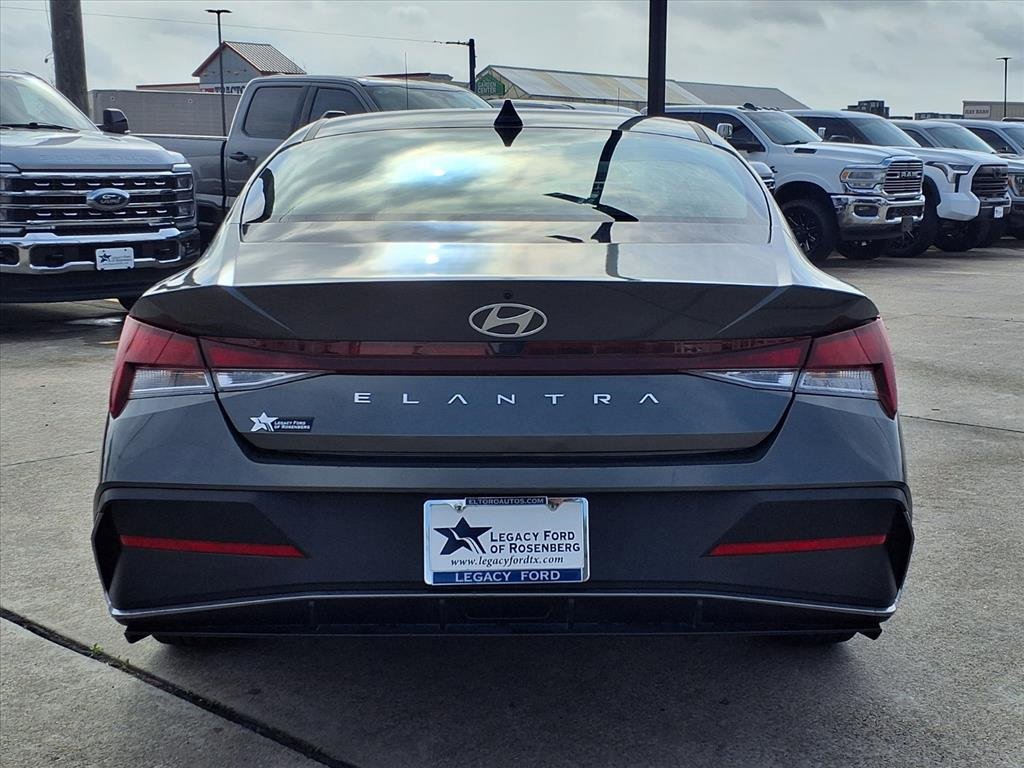 Used 2024 Hyundai Elantra SEL image 5