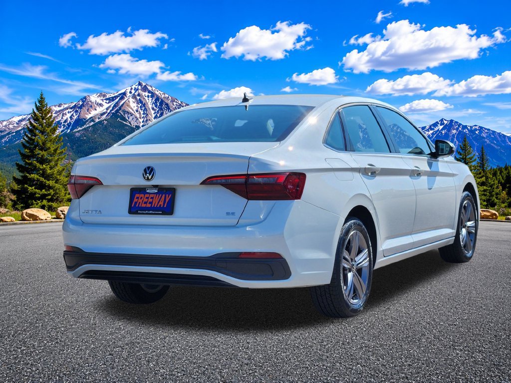 Used 2023 Volkswagen Jetta SE FWD image 3
