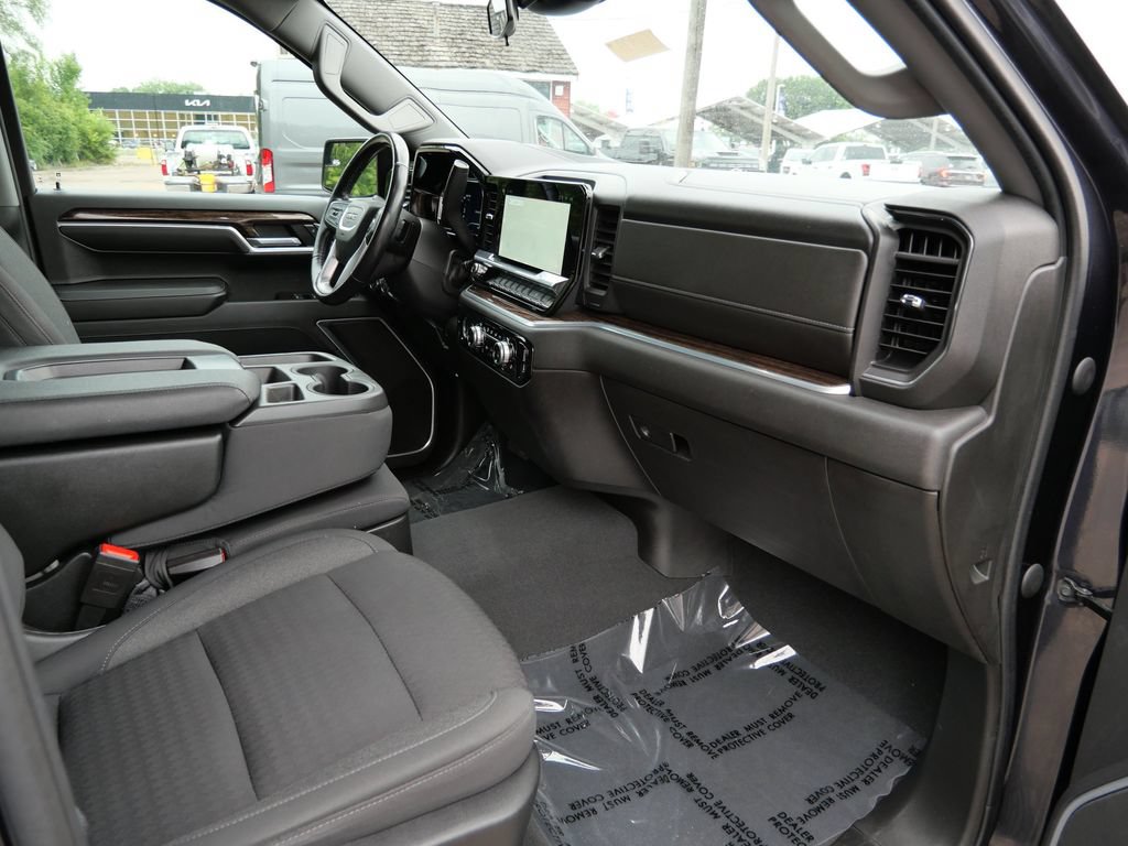 Used 2022 GMC Sierra 1500 Elevation w/ LPO, Elevation Black Package AWD/4WD image 11