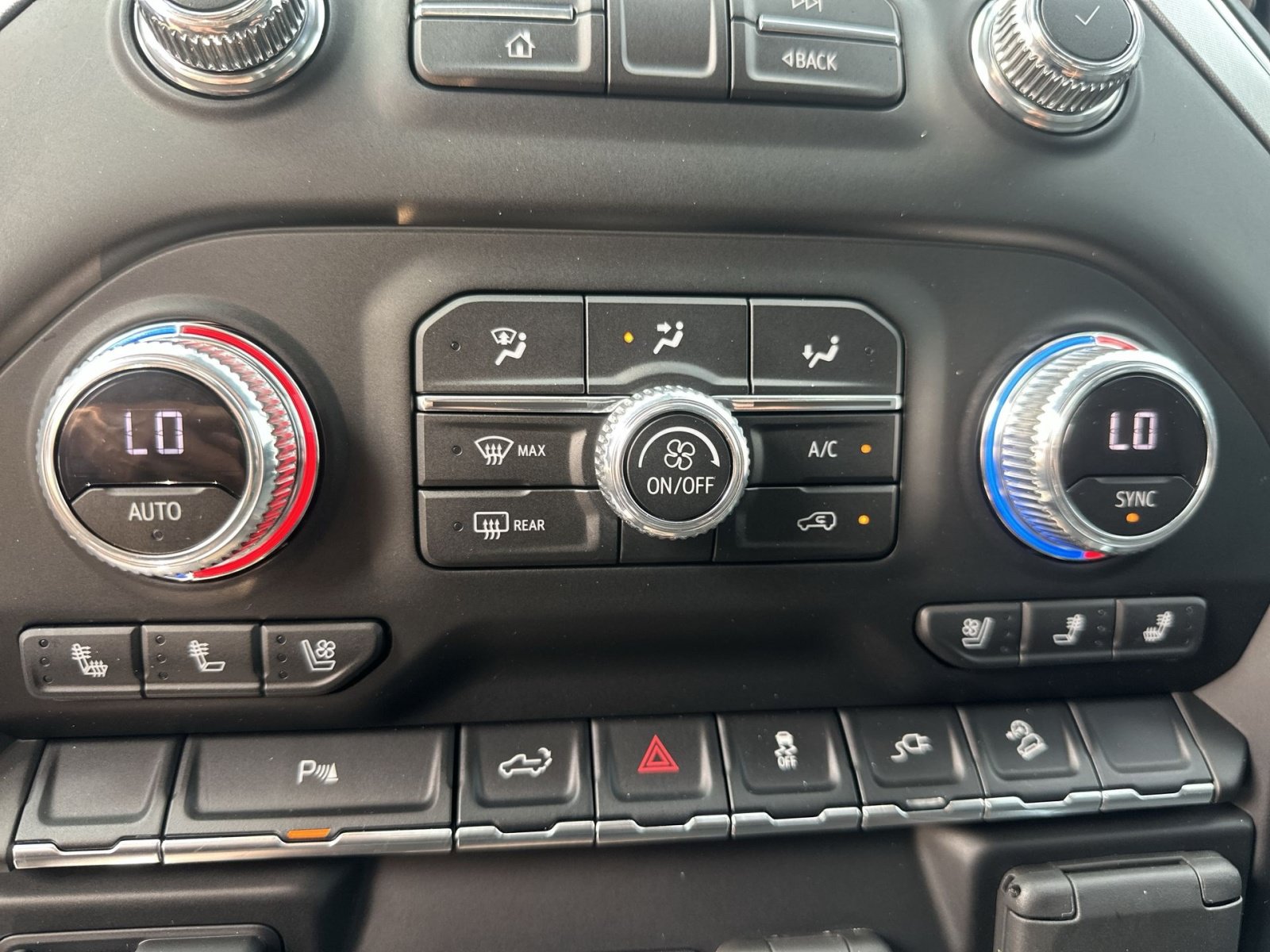 Used 2022 GMC Sierra 1500 SLT AWD/4WD image 28