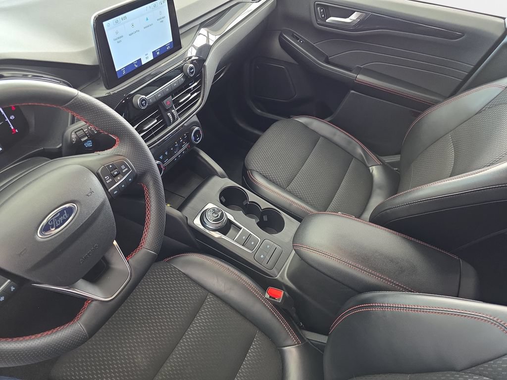 Certified 2025 Ford Escape ST-Line Select AWD/4WD image 23