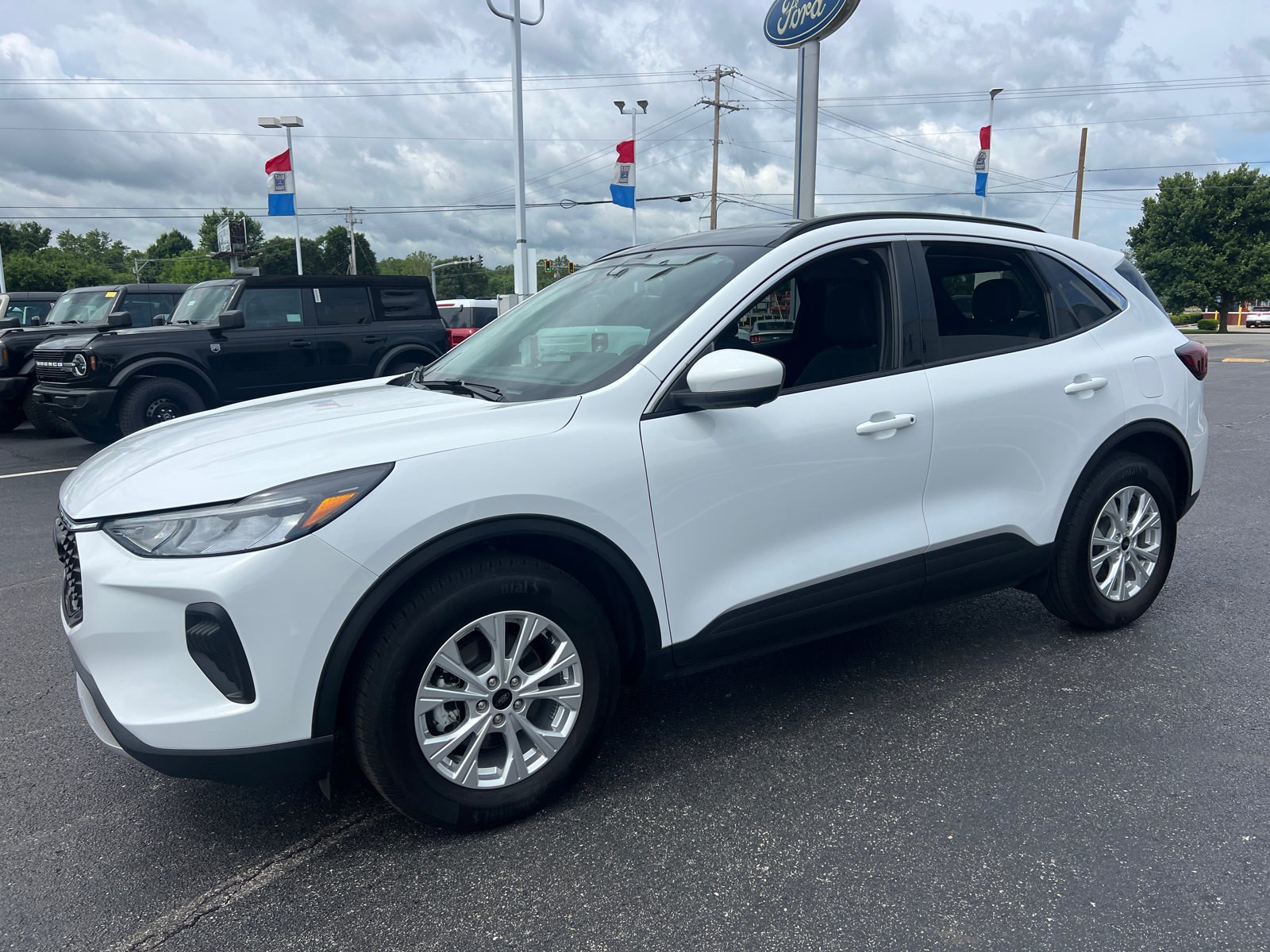 Certified 2023 Ford Escape Active w/ Tech Pack #2 AWD/4WD image 3