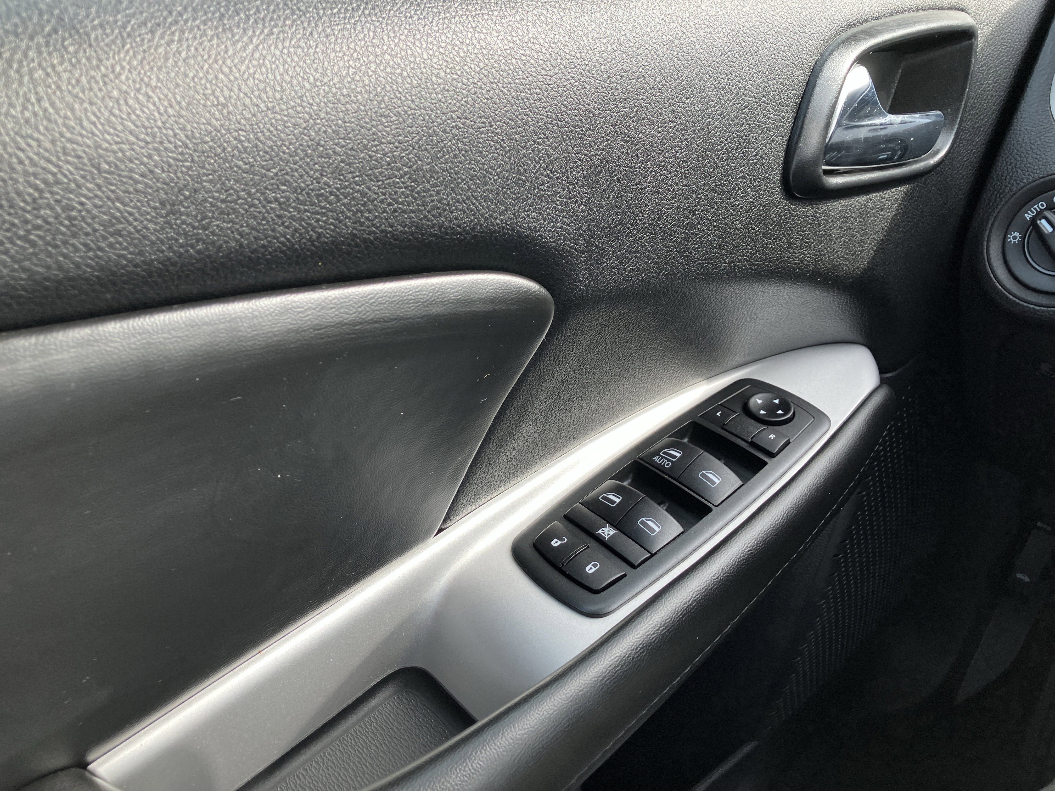 Used 2020 Dodge Journey SE image 33