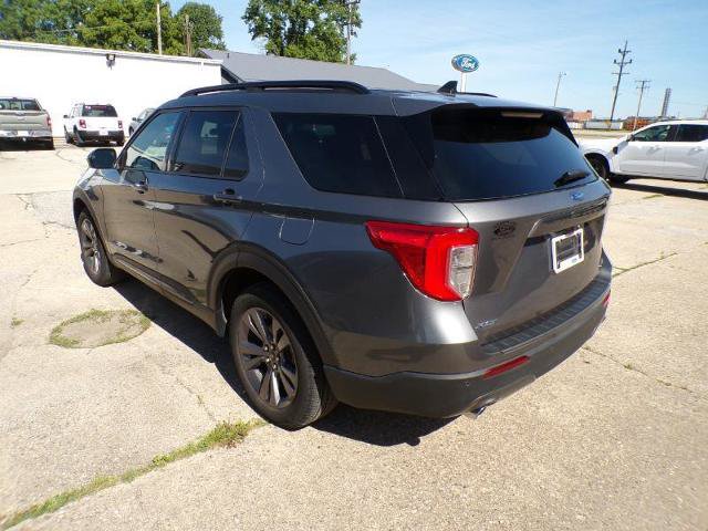 Certified 2023 Ford Explorer XLT w/ Equipment Group 202A AWD/4WD image 3
