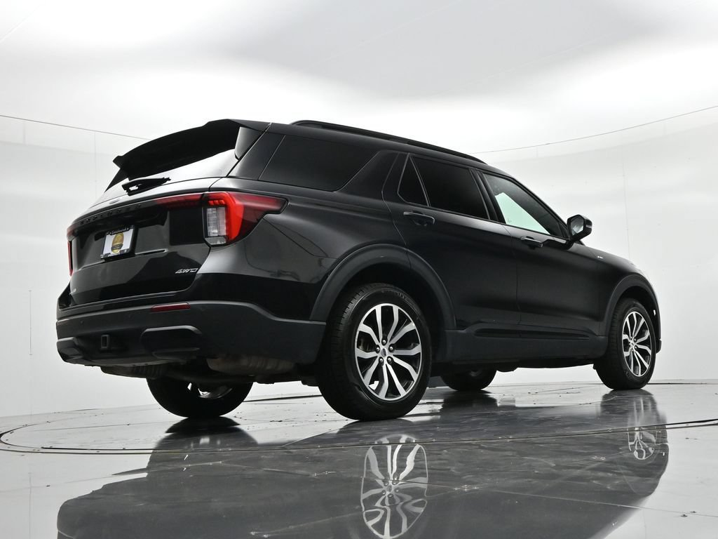 Certified 2025 Ford Explorer ST-Line AWD/4WD image 23