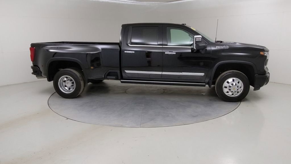Used 2024 Chevrolet Silverado 3500 High Country w/ High Country Premium Package image 12