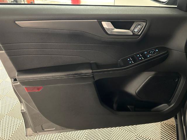 Certified 2025 Ford Escape SE FWD image 13