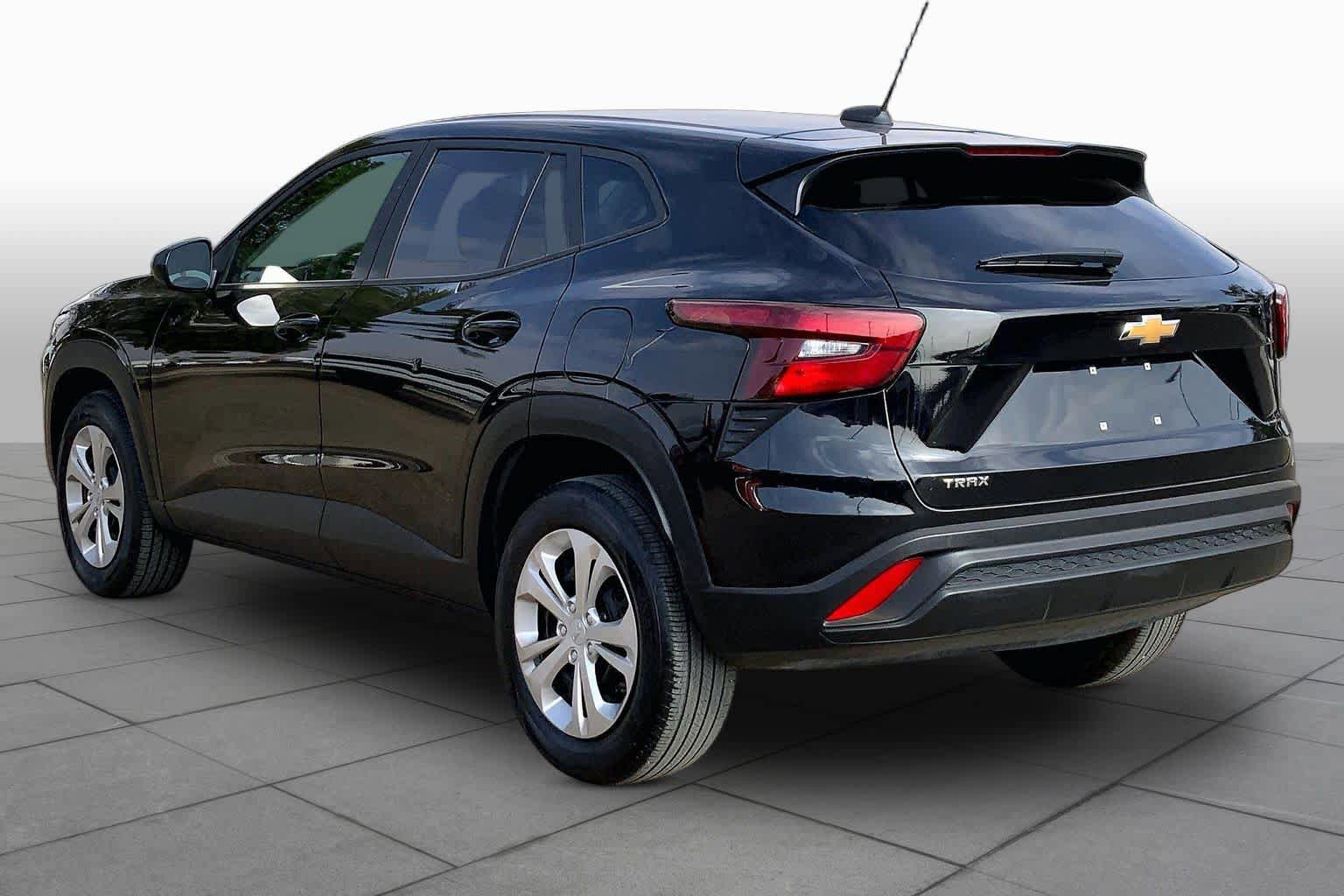 Used 2025 Chevrolet Trax LS FWD image 12